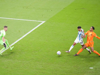 Аргентинцы выиграли первый тайм у сборной Нидерландов