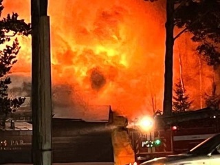 Огонь охватил более 350 квадратных метров в иркутском спа-центре