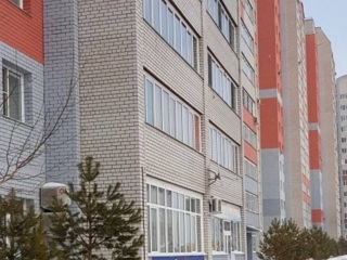 Школьница погибла после падения с балкона в Барнауле