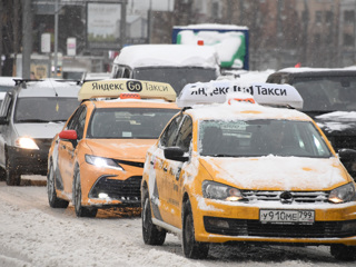 Опрос: почти 80% россиян заказывают такси только в онлайне