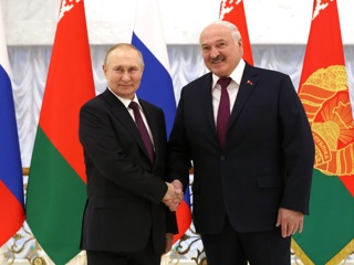 Песков ответил на вопрос о новых званиях Путина и Лукашенко