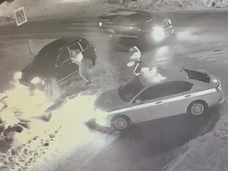 Водитель Porsche Cayenne травмировал полицейского в Тульской области