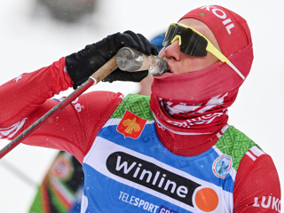Большунов выиграл золото раздельной гонки чемпионата России