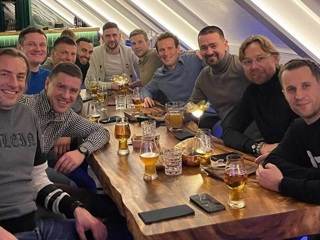 В Эстонии футболистов сборной раскритиковали за фото с Карпиным