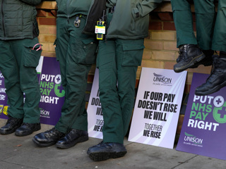 К забастовке британских железнодорожников могут присоединиться медсестры и экипажи скорых