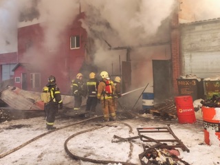Пожарным удалось локализовать серьезное возгорание в Петербурге