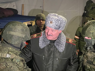 Лукашенко посетил российских военных на полигоне