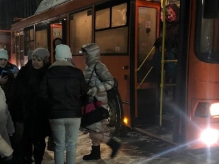 Замерзающую на трассе экскурсионную группу спасли в Нижегородской области