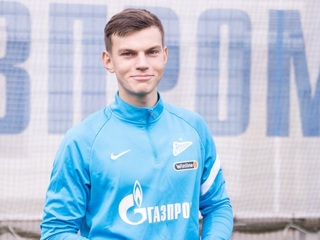 Защитник "Зенита" Хотулев перешел в "Оренбург"