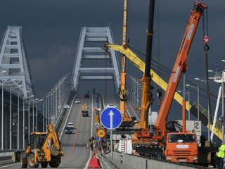Поврежденные пролеты Крымского моста восстановят к февралю