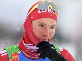Большунов выиграл скиатлон на Кубке России по лыжам