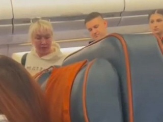 Пара из Красноярска пригрозила взорвать самолет после дебоша на борту