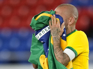 Защитника сборной Бразилии заключили под стражу