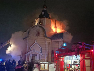 В Кирове ночью загорелся православный храм