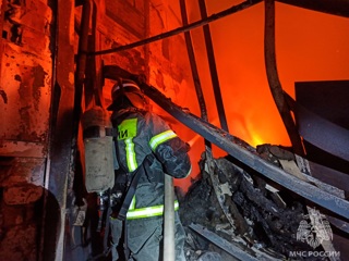 В Вологде тушат пожар на площади 1700 квадратных метров