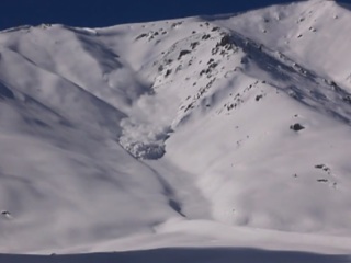 Российские лыжники пострадали при сходе лавины в Гималаях