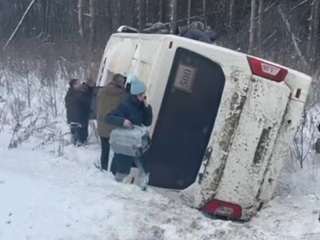 Автобус с пассажирами перевернулся в Ярославской области