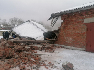 Рабочий погиб при обрушении здания склада в Вологде