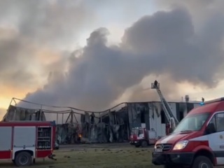Крупный пожар на латвийской фабрике дронов потушен