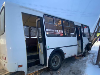 Шесть пассажиров автобуса попали в больницу после ДТП
