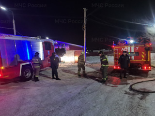 В строящемся многоэтажном доме в Иркутске вспыхнул пожар