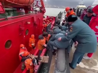 Экипаж затонувшего на Кубани сухогруза доставили на берег