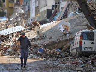 Новое землетрясение в Турции. Жители боятся возвращаться домой