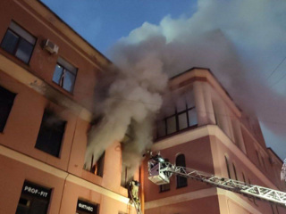 Крупный пожар на складе в Санкт-Петербурге потушен
