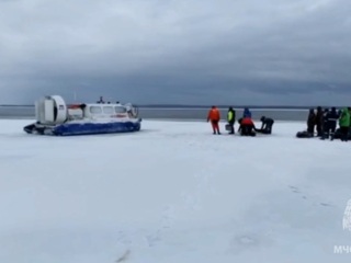Полсотни рыбаков оказались на отколовшихся льдинах в Финском заливе