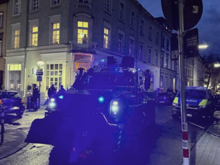 Преступник, взявший заложников в Германии, требует миллион евро