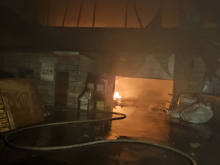 В подмосковной Рузе тушат крупный пожар на предприятии