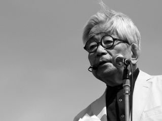 В Японии скончался нобелевский лауреат, писатель Кэндзабуро Оэ