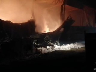 Пожарные остановили распространение крупного пожара в Тавде