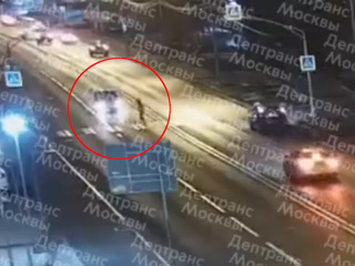 Автомобиль сбил человека на пешеходном переходе в Москве