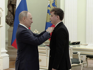 Путин вручил премии в области литературы и искусства