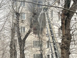 Жильцов загоревшегося дома эвакуировали в Москве