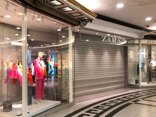Магазины бывшей Zara под новым управлением откроются в России до конца весны, подтвердили в Минпромторге