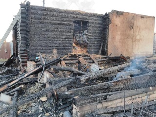 Пенсионер заживо сгорел в своем доме в Костромской области
