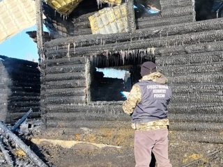 Три человека погибли во время пожара в доме под Томском