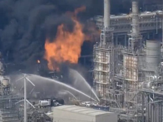 В Хьюстоне произошел крупный пожар на НПЗ компании Shell