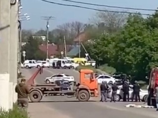 Забаррикадировавшийся в машине на Кубани водитель устроил взрыв