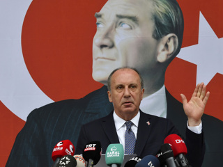Один из кандидатов в президенты Турции сошел с дистанции