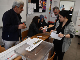 В Турции открылись участки для голосования