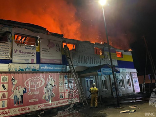 Крупный пожар произошел в магазине под Красноярском