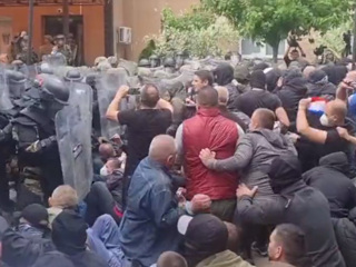 Десятки человек госпитализированы после столкновений в Косове