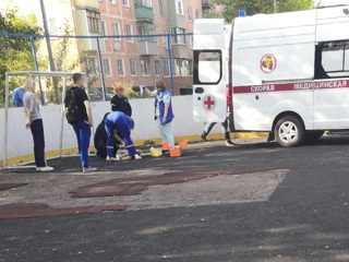 Девятилетний мальчик погиб при падении футбольных ворот на площадке