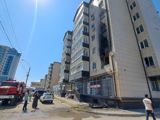 Женщина пострадала при взрыве газа в многоквартирном доме в Каспийске
