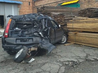 Во Владивостоке неуправляемый грузовик насмерть сбил человека