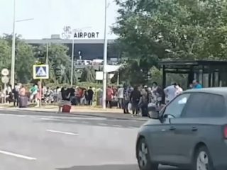 Спецназ готовится к штурму в аэропорту Кишинева