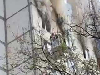Пять человек пострадали при пожаре в многоэтажке на севере Москвы